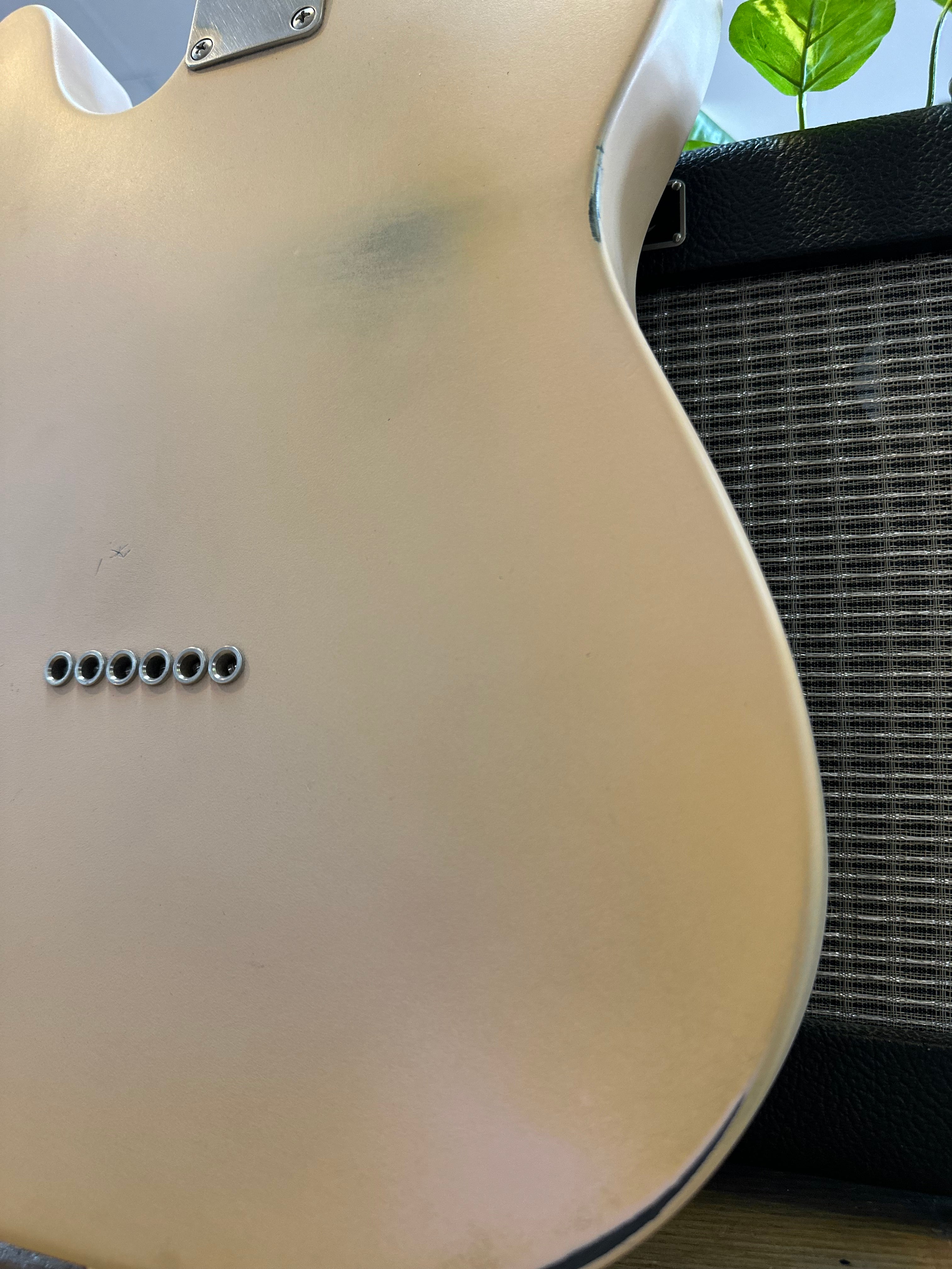 Fender | Leadbetter Rabid Dog Relic | Cabronita Tele | Relic Shell Pink Fender | Leadbetter Rabid Dog Relic | Cabronita Tele | Relic Shell Pink